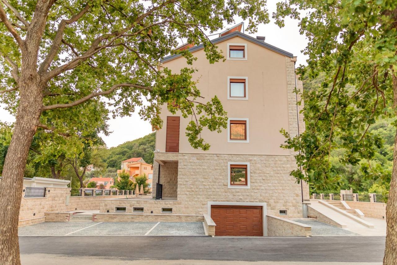 Luxury Apartments Queen Petrovac Bagian luar foto