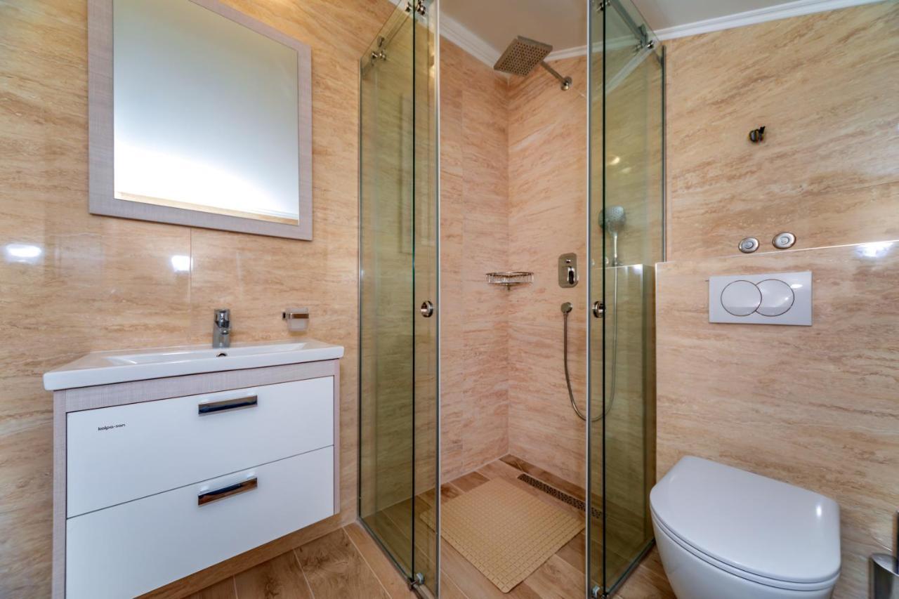Luxury Apartments Queen Petrovac Bagian luar foto