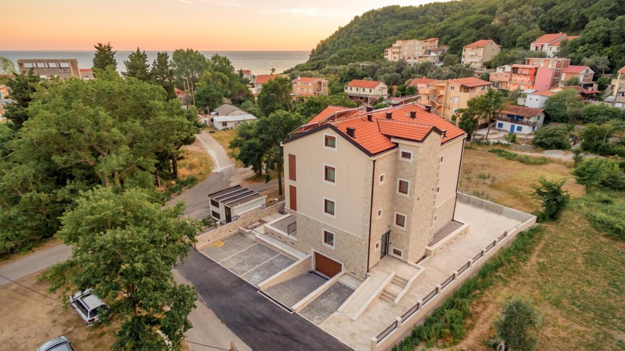 Luxury Apartments Queen Petrovac Bagian luar foto