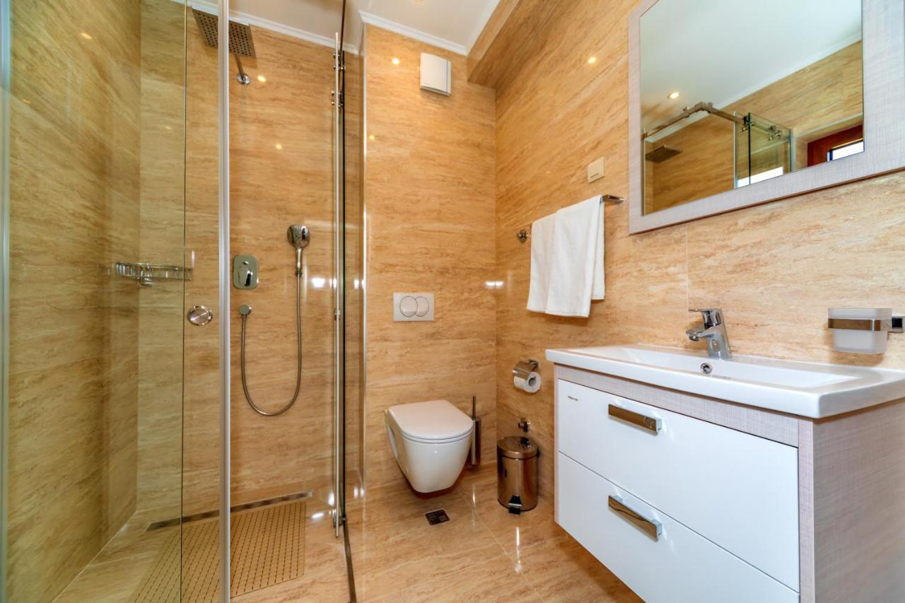 Luxury Apartments Queen Petrovac Bagian luar foto