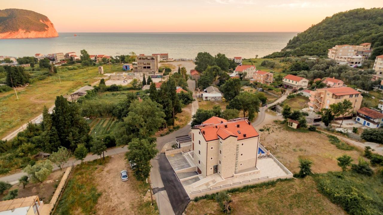 Luxury Apartments Queen Petrovac Bagian luar foto